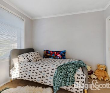 Low maintenance living in an ideal location! - Photo 2