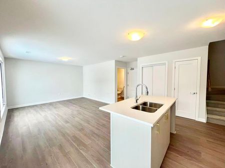 For Lease - 1120 Creekway Private, Kanata, Ontario - Photo 2