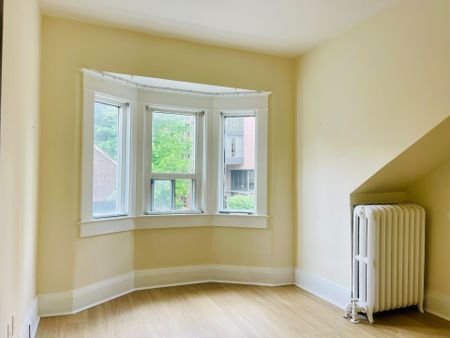 For Lease - 218 Heath Street Unit# 2nd floor, Toronto, Ontario - Photo 2