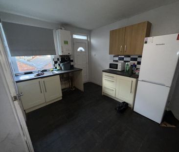 3 bedroom terraced house to rent - Photo 3
