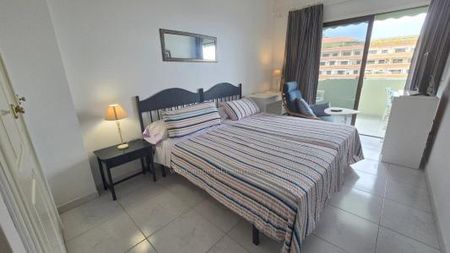 Spacious beachfront apartment with balcony and beautiful views of the sea and Mount Teide - Photo 2