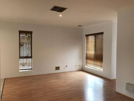 Great location 3 Bed Home - Photo 5