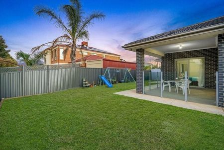 Large Family Home! - Photo 5