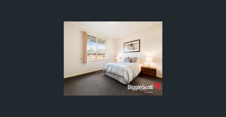 Single Level Lifestyle Surprise - Photo 3