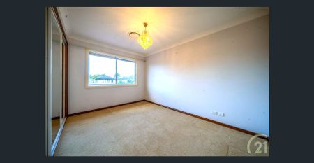 HOUSE & FLAT IN ONE WITH A POOL! - Photo 5