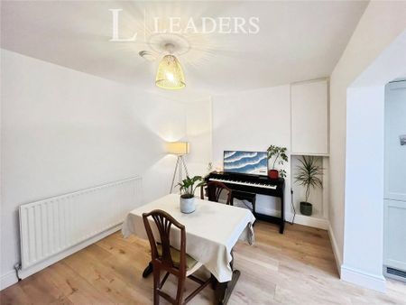 3 bedroom semi-detached house to rent - Photo 3