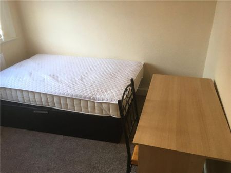 3 bedroom end of terrace house to rent - Photo 4