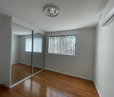 Spacious 5-Bedroom Home - Perfect for Families - Photo 3