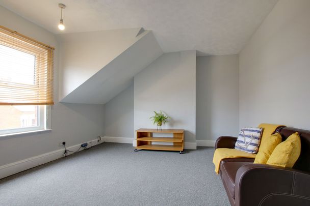 2 bed apartment to rent in Queens Road, Leicester, LE2 - Photo 1