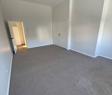 Modern two bedroom located in the heart of town! - Photo 5