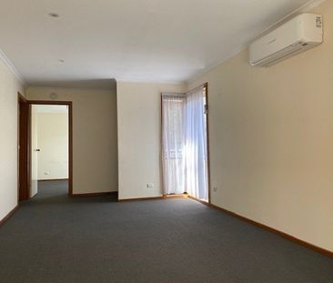 4/49 Strathallan Road, Macleod - Photo 2