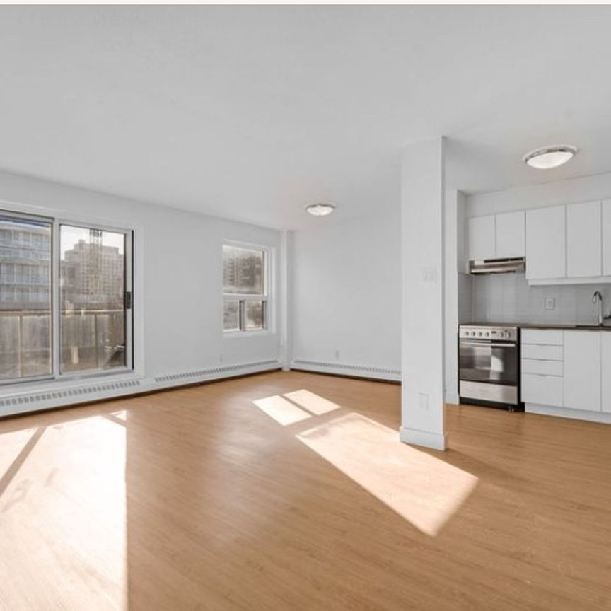 145 York St - Photo 1