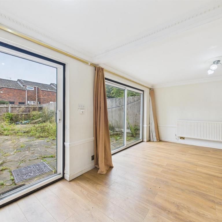 2 bedroom terraced house to rent - Photo 1