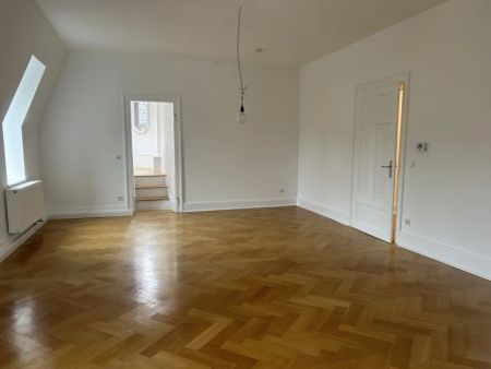 Charmante Dachgeschosswohnung mit Blick über das Nerotal - Photo 5