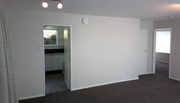 With 5 minutes to the Bus, Leave the Car at Home! - Photo 1