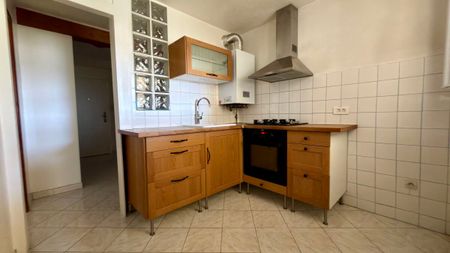 LA PENNE SUR HUVEAUNE, APPARTEMENT DE TYPE 3 AVEC EXTERIEUR ET PARKING - Photo 5