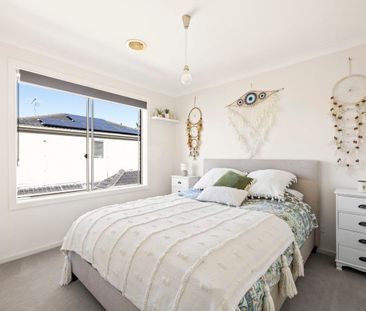 10 Zammit Lane, Hillside VIC 3037 - House For Rent | Domain - Photo 1