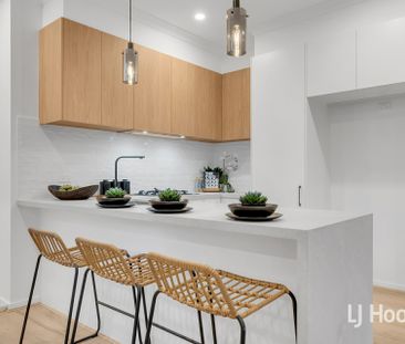 Spacious, Stylish & Perfectly Located in Central Dandenong - Photo 5