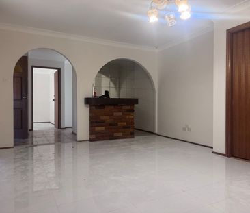 5 BEDROOM FAMILY HOME - Photo 1