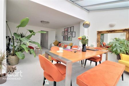 4 bedroom semi-detached house to rent - Photo 2