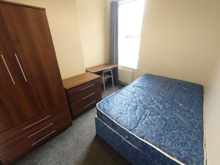 4 bedroom terraced house to rent - Photo 5