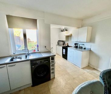 2 bedroom end of terrace house to rent - Photo 5