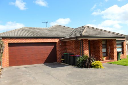 5 Isabella Court, 3818, Drouin Vic - Photo 2