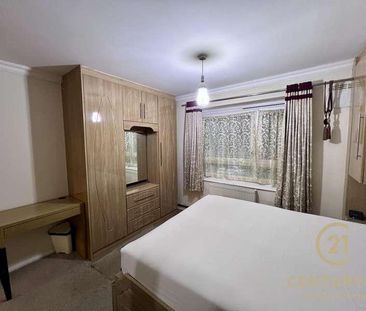 Stonegrove Gardens, HA8 - Photo 3