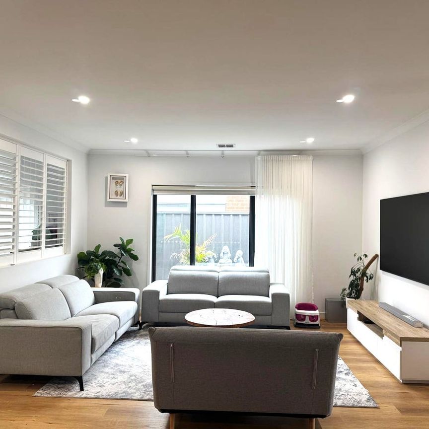 Comfort, Space & Convenience – Perfect Family Home in Clyde!! - Photo 1