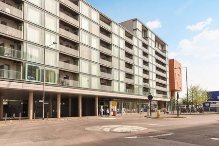 Apartment to Rent: Vantage Building, High Point Village, UB3 - Photo 2