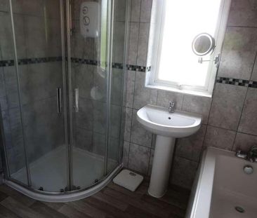 Bedroom Detached House In Wallisdown, BH10 - Photo 2