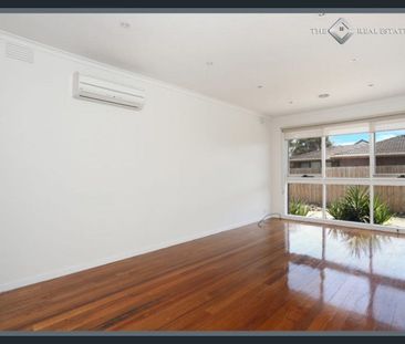 Prime Location Living – Walk to Everything in Noble Park! - Photo 5