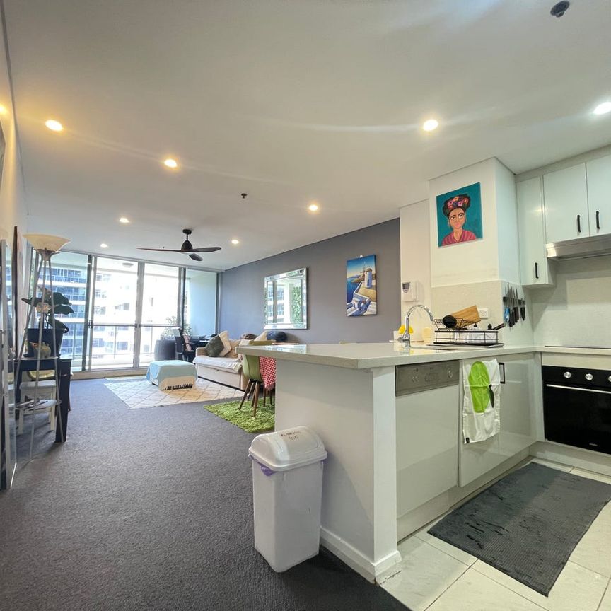 Stunning Split-Level Apartment | Green Square | 2km to CBD - Photo 1