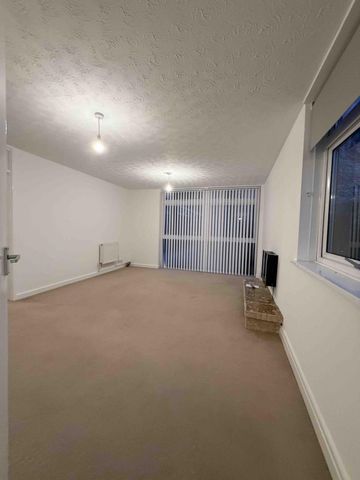 Spacious 3-Bedroom Flat to Let in Aylesbury - Photo 2
