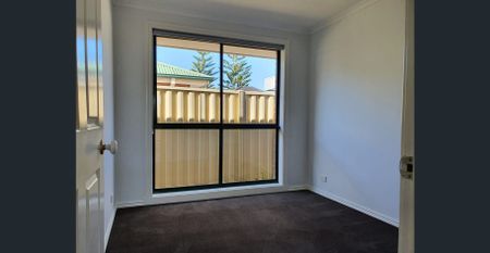 Neat Newport Family Home! - Photo 3