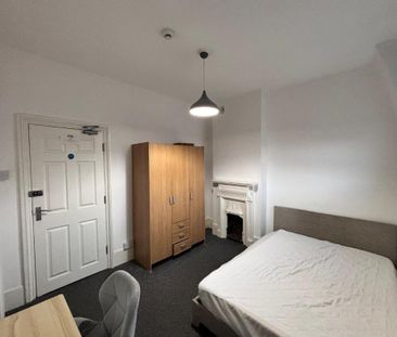 1 bedroom in a flat share to rent - Photo 3
