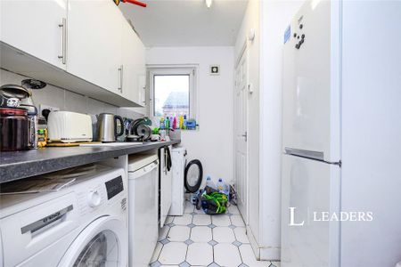 1 bedroom in a house share to rent - Photo 5