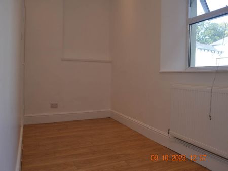 The Parade, Roath, Cardiff - Photo 2