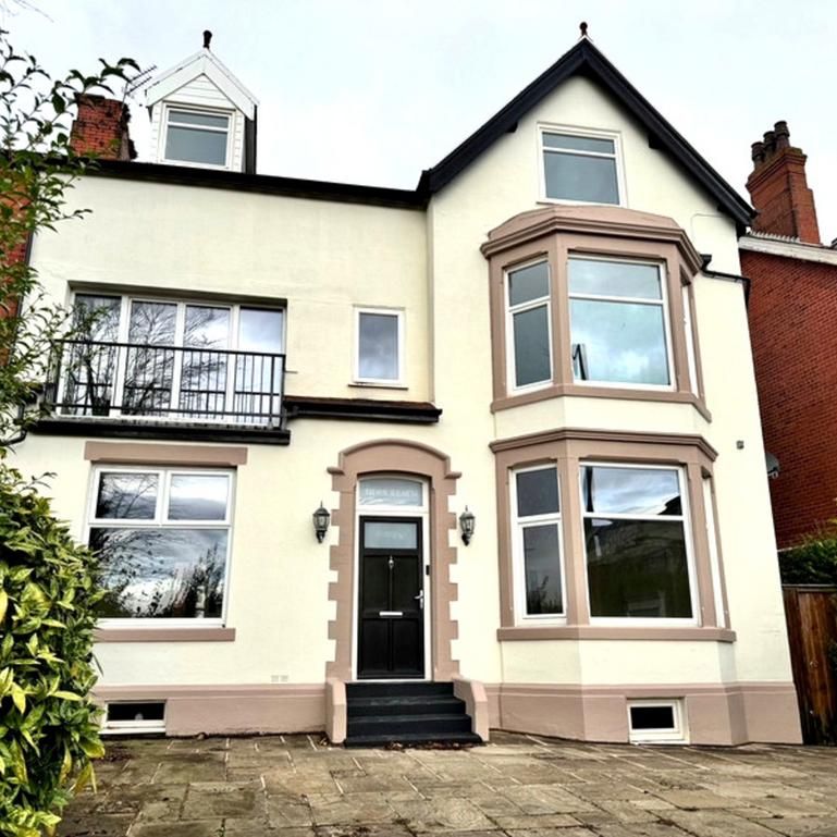 6 bedroom detached house to rent - Photo 2