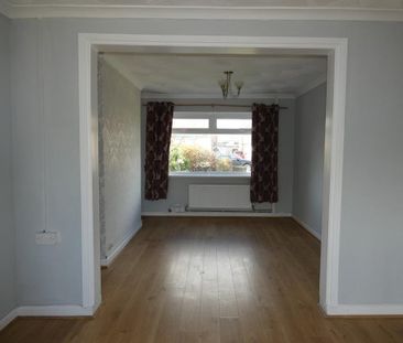 3 bedroom semi-detached house to rent - Photo 4