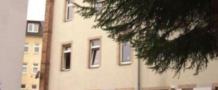 Großzügige Hinterhaus 2-Zimmer mit Laminat, EBK und Wannenbad in uninaher Lage! - Photo 1