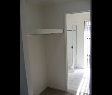 Air Conditioned Private 4 Bedroom Home - Photo 6