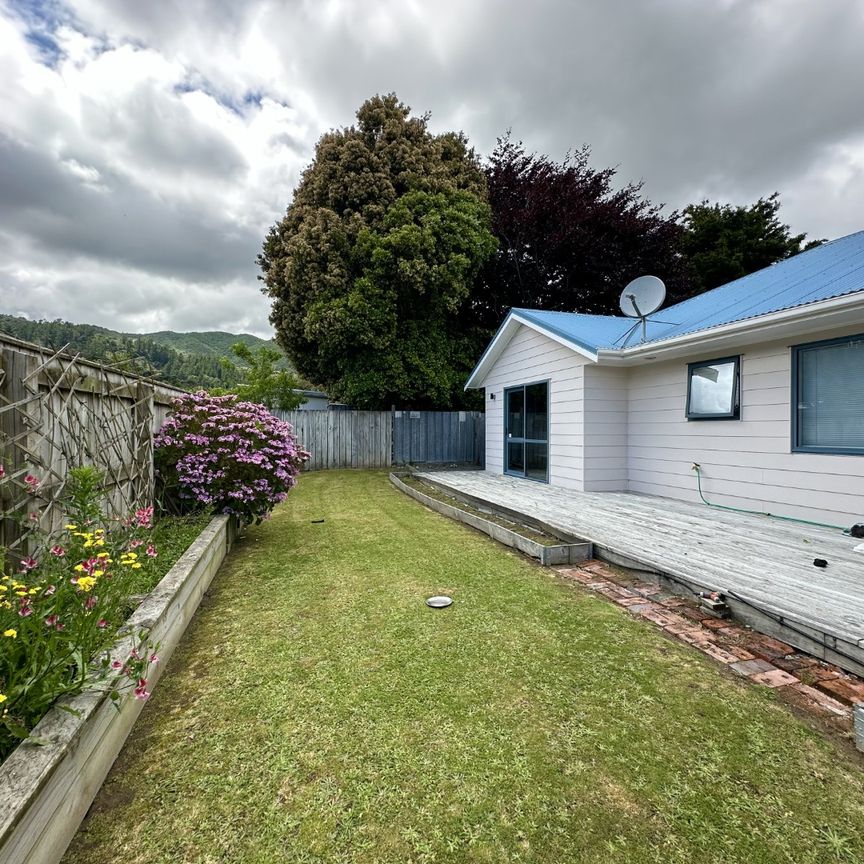 3-Bedroom Home in Lower Hutt! - Photo 1