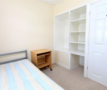 4 bedroom semi-detached house to rent - Photo 6