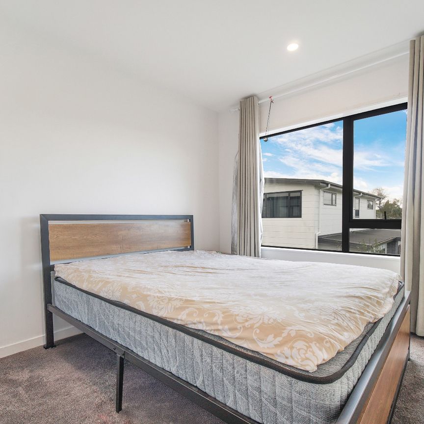 Modern, Low-Maintenance Living in Sought-After Te Atatū Peninsula - Photo 1