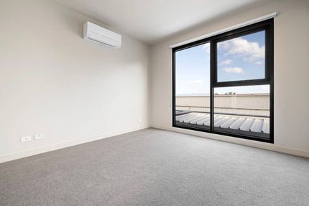 Port Melbourne - Photo 3