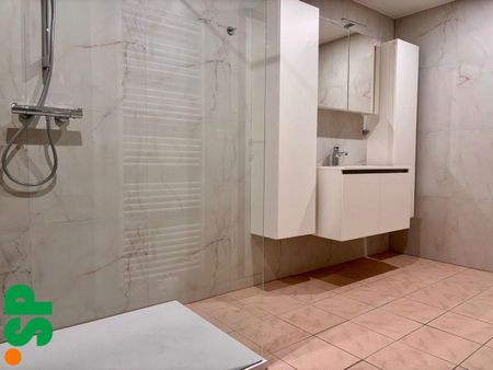 Tweeslaapkamer appartement met volledig gerenoveerde badkamer gelegen nabij het centrum van Geel - Photo 5