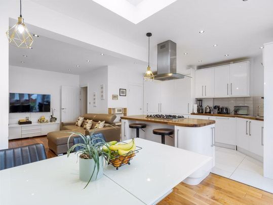 4 bedroom semi-detached house to rent - Photo 1