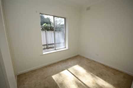 “RENOVATED 2 BEDROOM GROUND FLOOR UNIT WALKING DISTANCE TO THE CITY, SHOPS AND PUBLIC TRANSPORT” - Photo 4