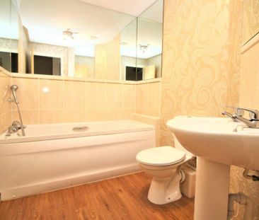 3 Bed Former Show House to let Royal Wootton Bassett - Photo 5